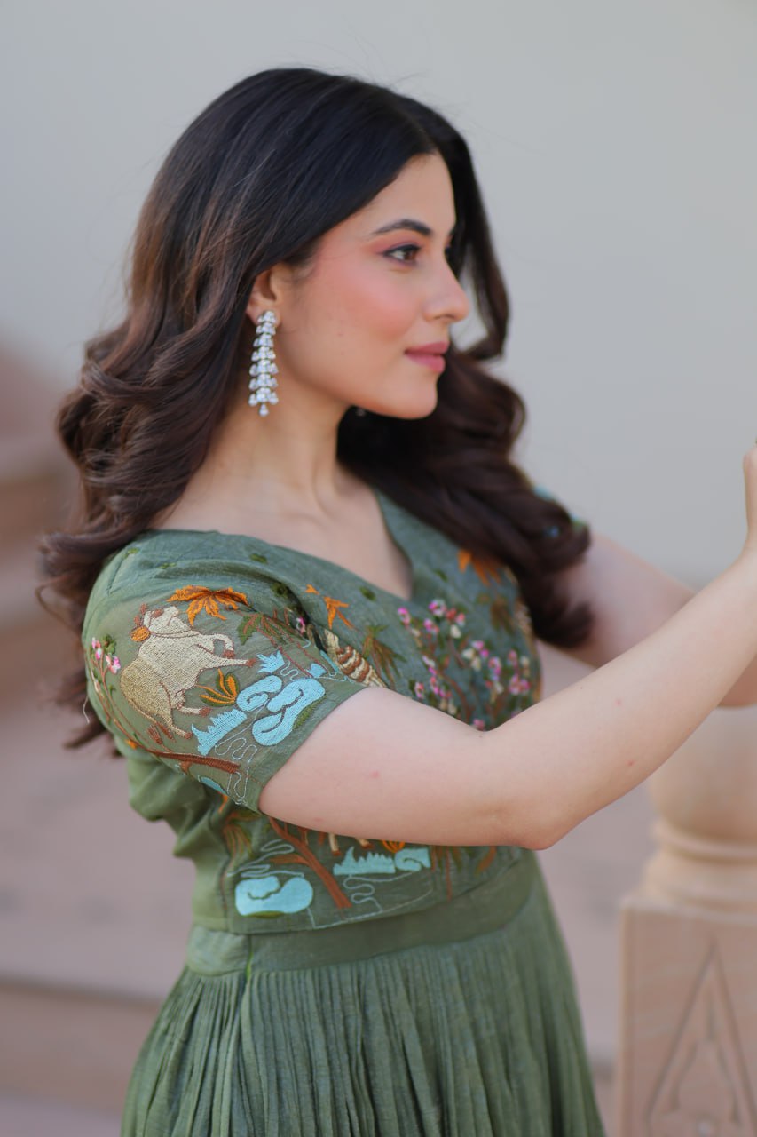 Desinger Silver Crunchy readymad Koti Gown