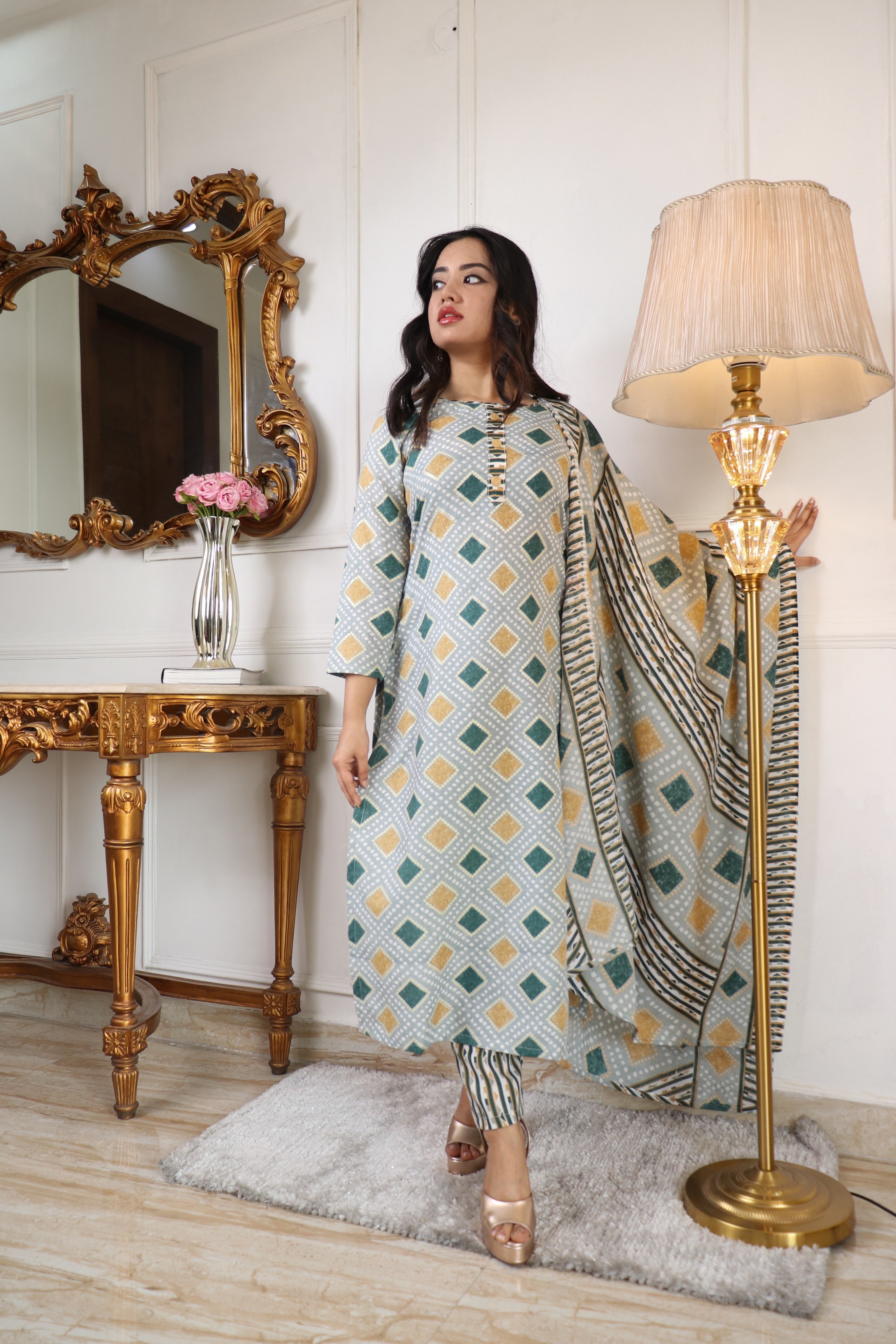 Exclusive Trendy Look Women Cotton Blend Kurta Pant Dupatta Set