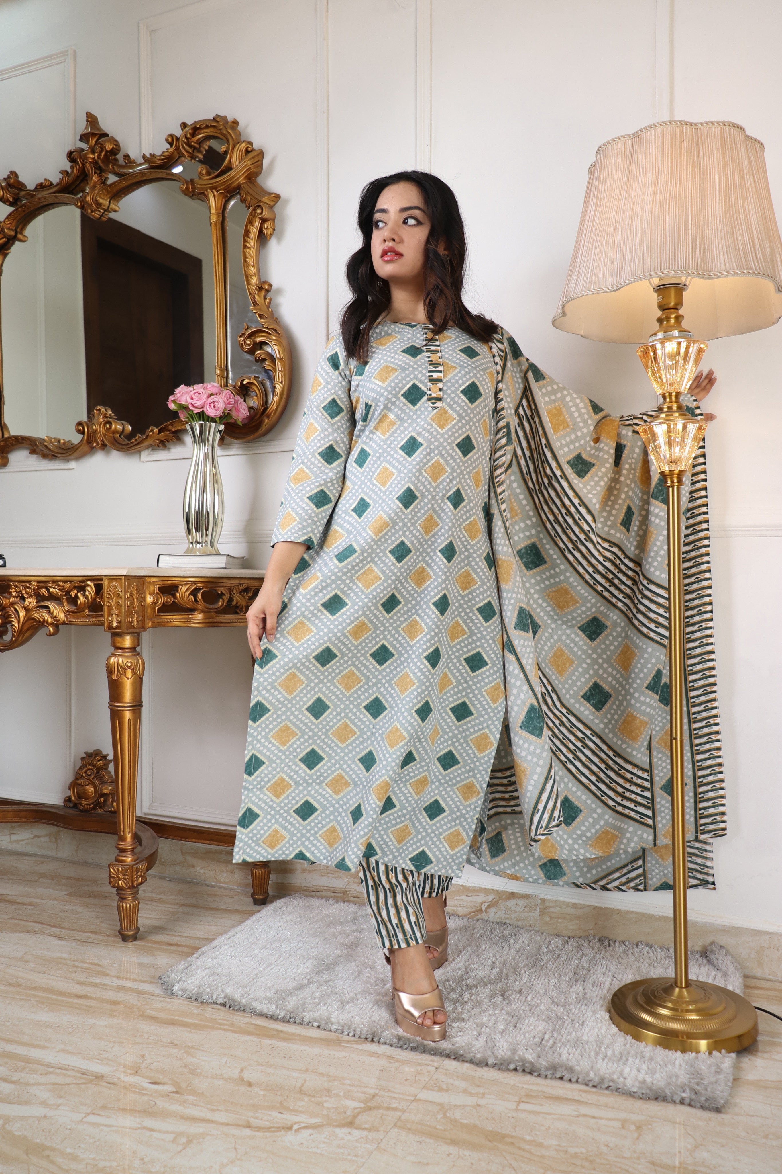 Exclusive Trendy Look Women Cotton Blend Kurta Pant Dupatta Set