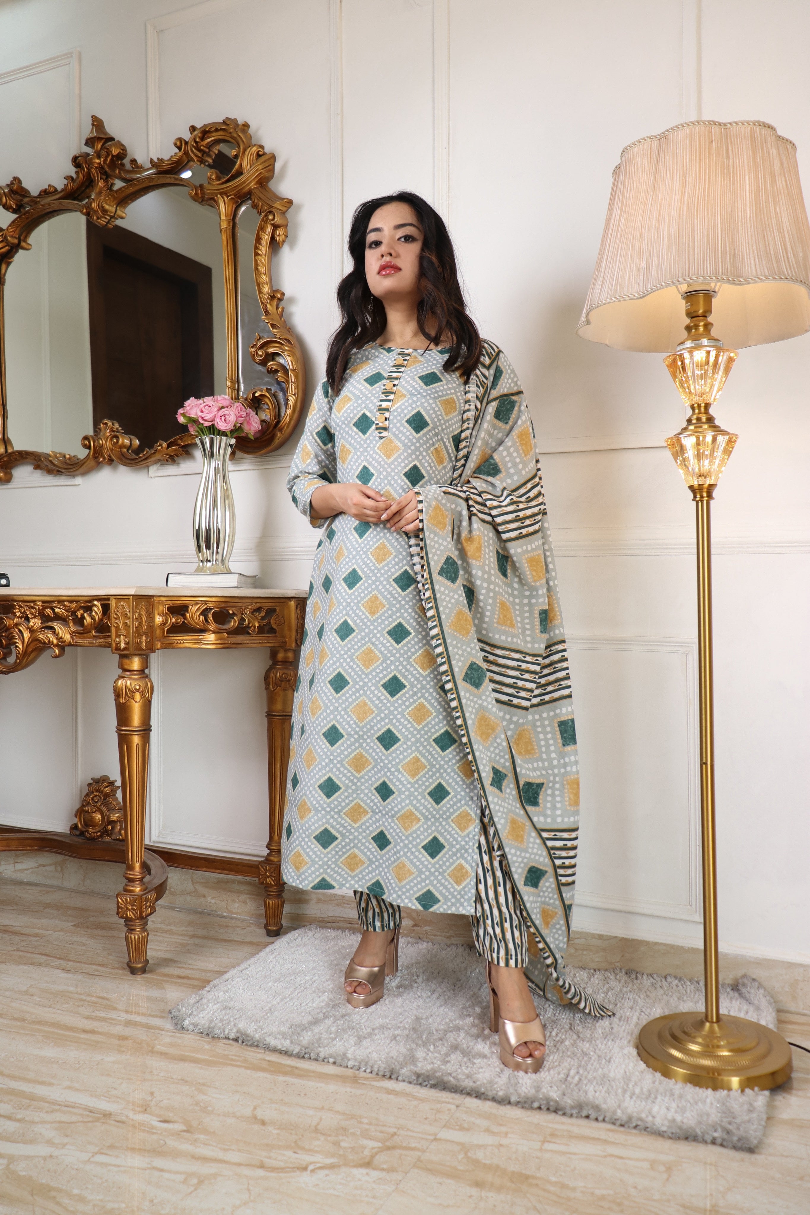 Exclusive Trendy Look Women Cotton Blend Kurta Pant Dupatta Set