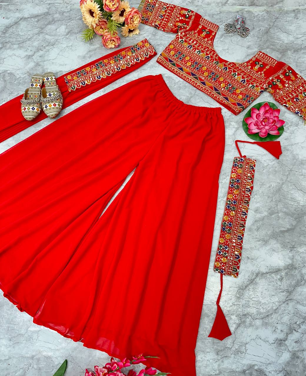 NEW ĐĚSIGNER PARTY WEAR BLUSE AND SARARA. WITH FANCY DUPPATA WITH BELT AND HAVY EMBROIDERY WORK