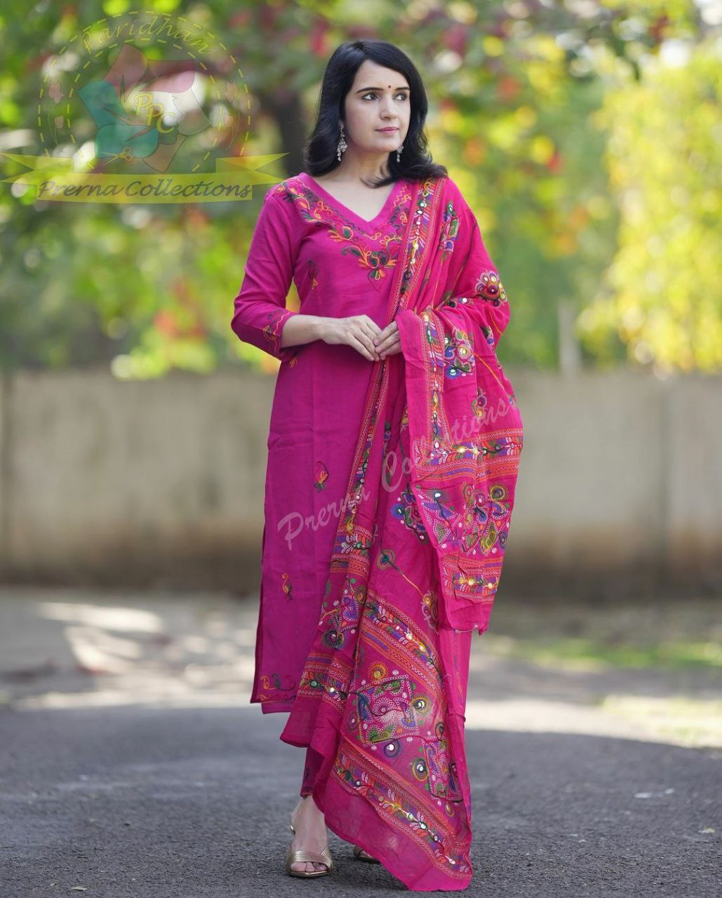 Featuring beautiful Heavy Suit Set which is beautifully decorated with intricate hand Aari , Zari weaving and prints. It is paired with matching pants and  Aari dupatta.