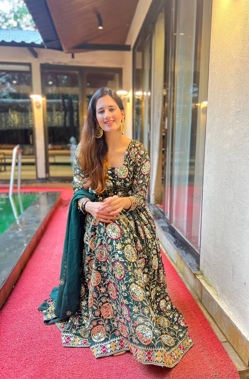Đěsigner Anarkali Suit In New Fancy Style